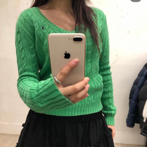 폴로 브이넥 케이블 니트