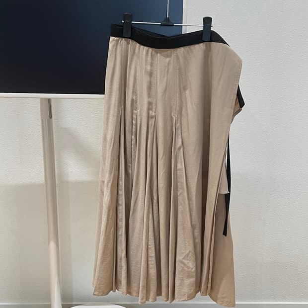 더 캐시미어 베이지 스커트