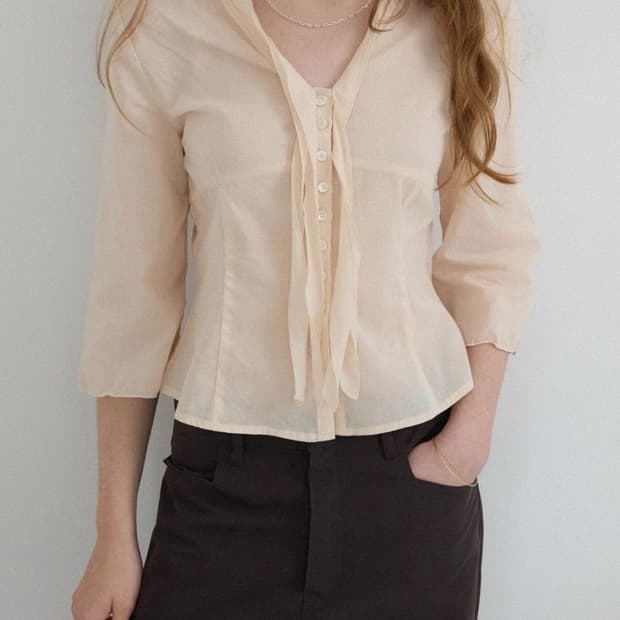 모데스트무드 Barrett Blouse (peach cream)