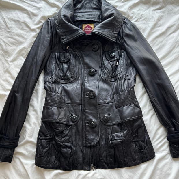 버튼 레더자켓 