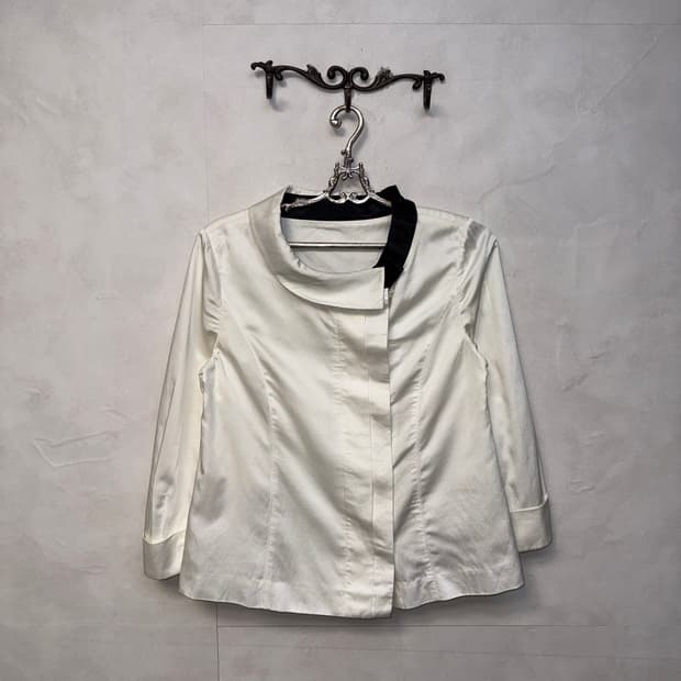 White button collar shirt jacket 