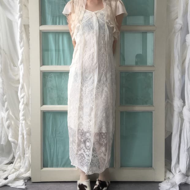 Ornament pattern lace long sleeveless on
