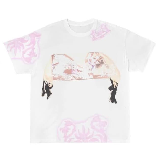 Souvenir hunter T