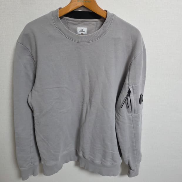 [정품/L] CP컴퍼니 렌즈 와펜 맨투맨 그레이 (CLG완)