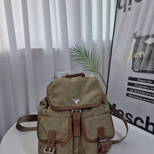 프라다 포코노 백팩