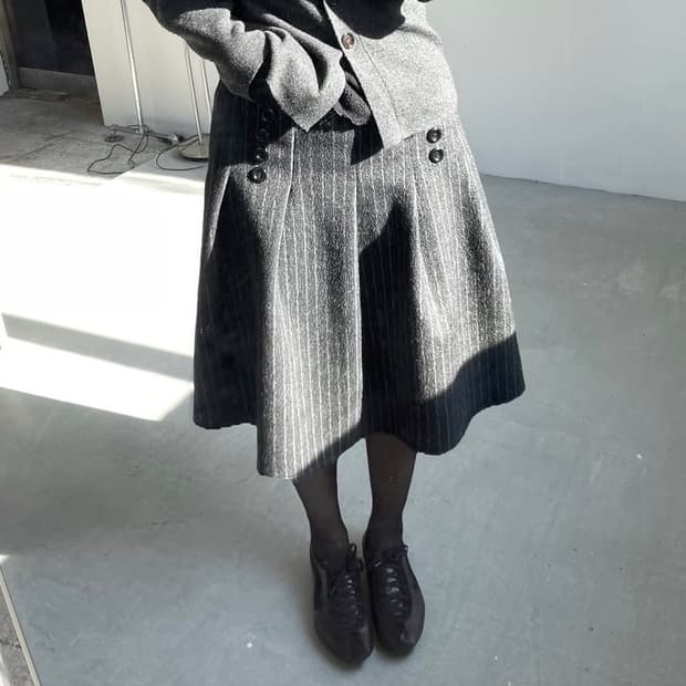 카나리 다크 그레이 울 스커트 DARK GREY WOOL STRIPE