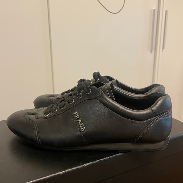 프라다 스포츠 레더 스니커즈 36
