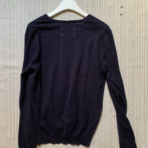 마르지엘라 브이넥 데미지 니트