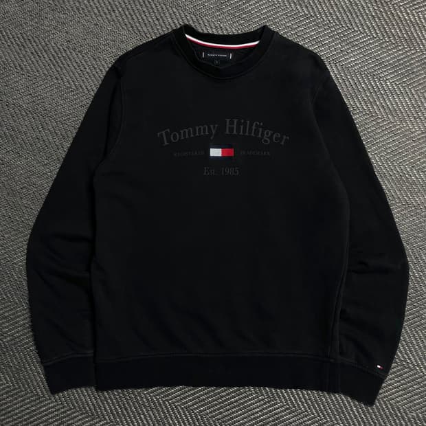 타미힐피거 센터 자수로고 맨투맨 블랙o 5268