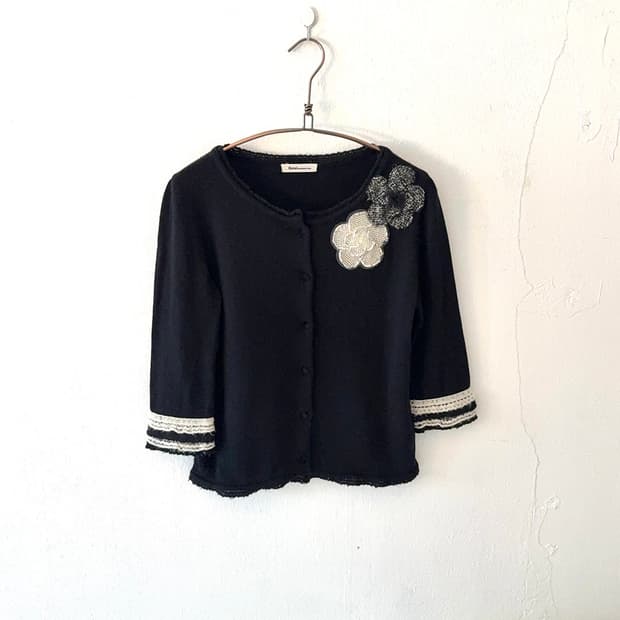 Feminine Floral Corsage Knit Cardigan