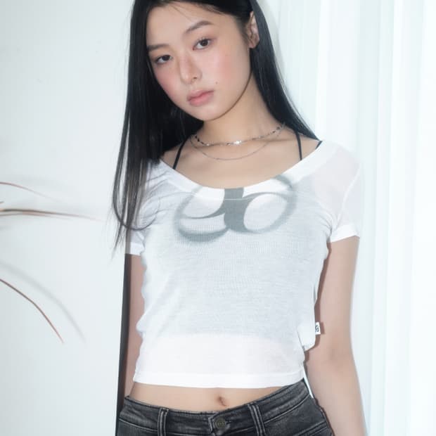 애즈온 하프 시스루 티 화이트