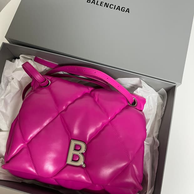 정품 발렌시아가 퀄팅 숄더백