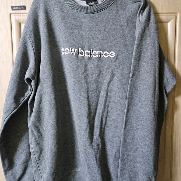 뉴발란스 맨투맨 100사이즈