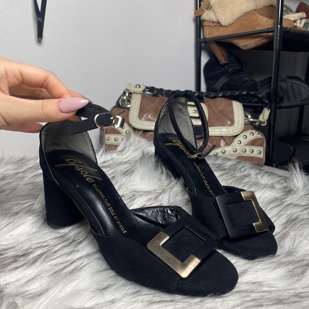 Black 스웨이드 힐