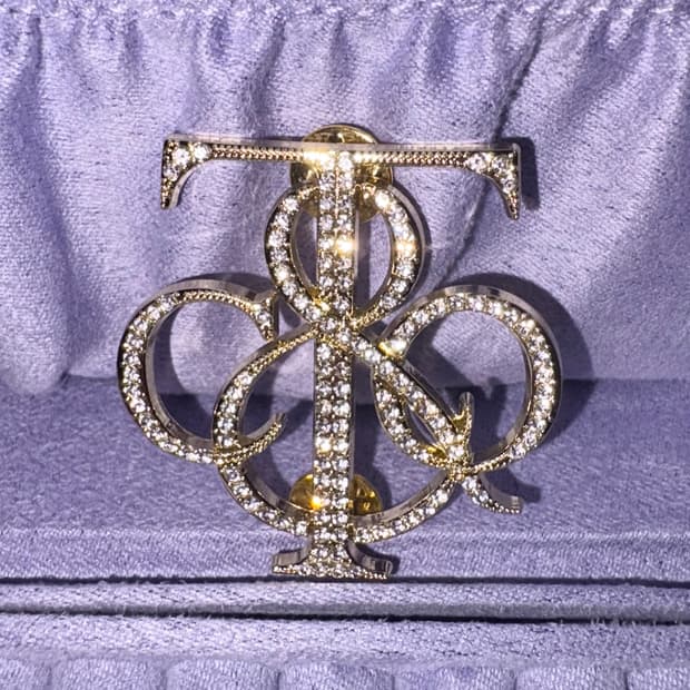 골드톤 큐빅 이니셜 브로치✨