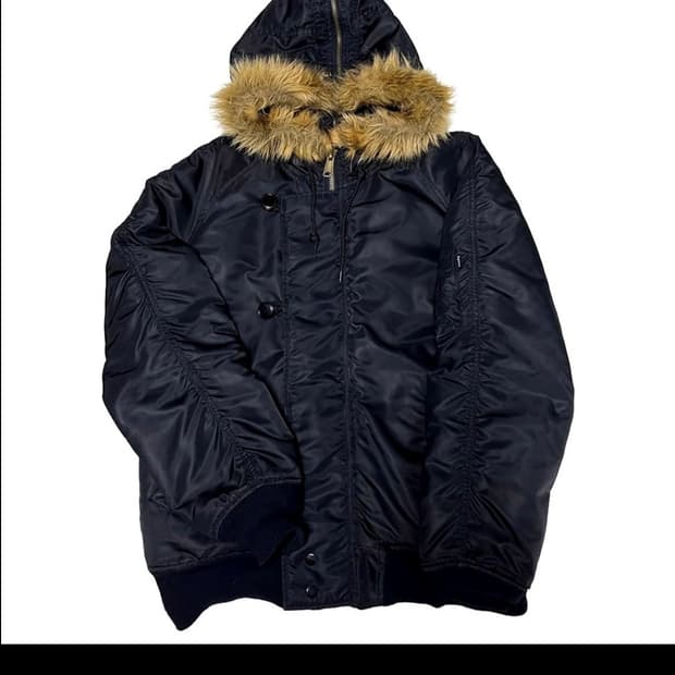 슈프림 퍼 봄버