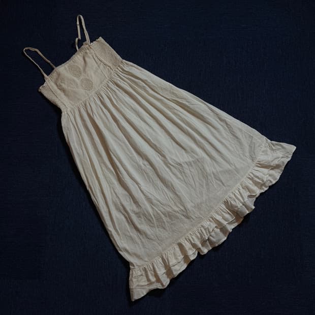 모리걸 화이트 프릴 롱 원피스