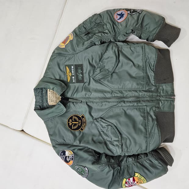 (L) 알파인더스터리 패치 항공자켓