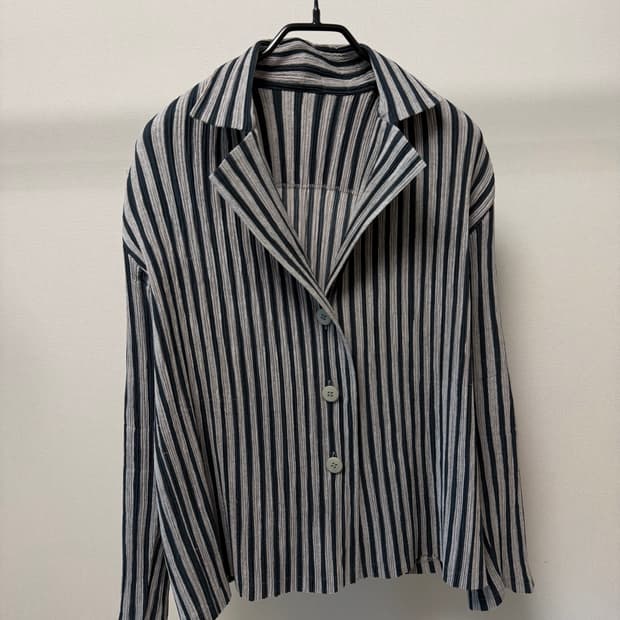 ISSEY MIYAKE FETE Striped Pleated jacket