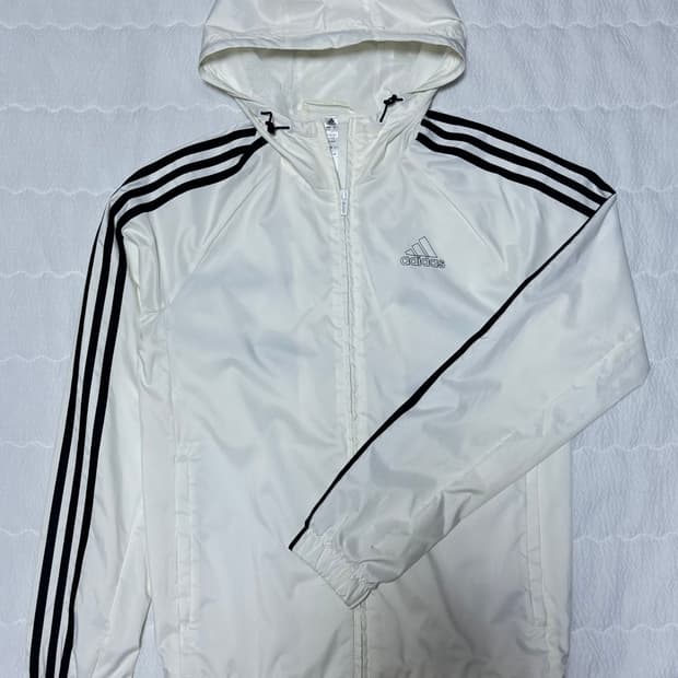 아디다스 화이트 바람막이