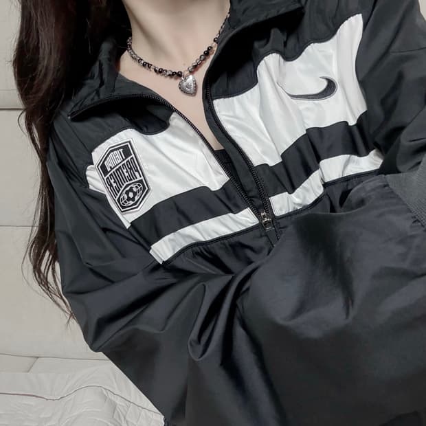 나이키 티엠포 블랙 화이트 바람막이