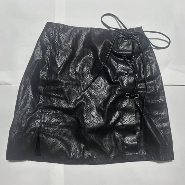 cherryquiri 뱀피 레쟈 스커트