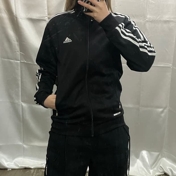 아디다스 검정 삼각 로고 져지