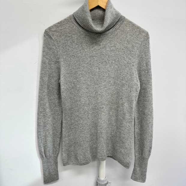 유니클로 캐시미어 터틀넥 니트