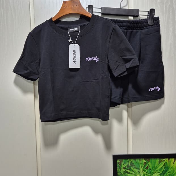 (세일)(새상품)널디 반팔 티셔츠 반바지 세트 블랙