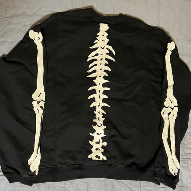 블랙아웃 본 맨투맨 블랙 M