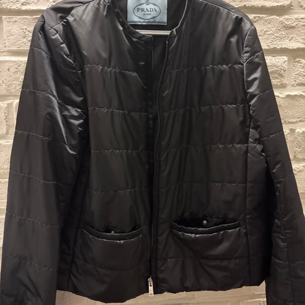 프라다 여성 블랙 경량 패딩