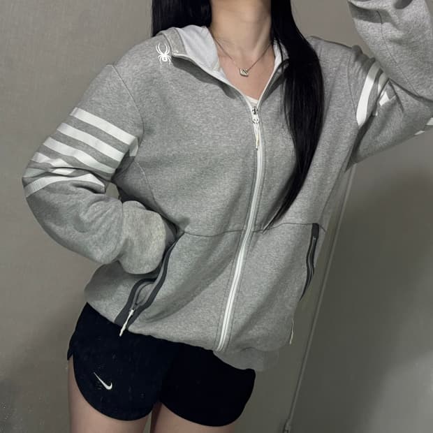 스파이더 육선 완장 그레이 배색 후드집업 🤍🩶