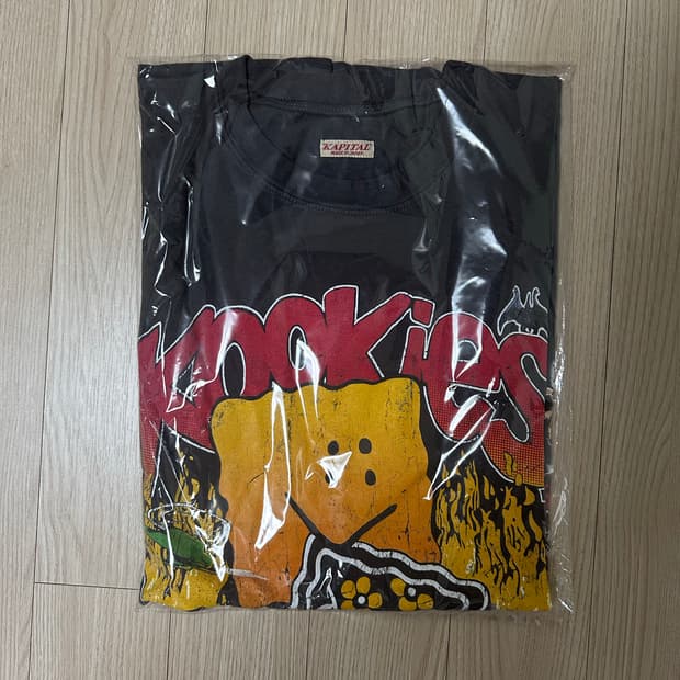 (새상품) 캐피탈 20 크루 티셔츠 잉크 블랙