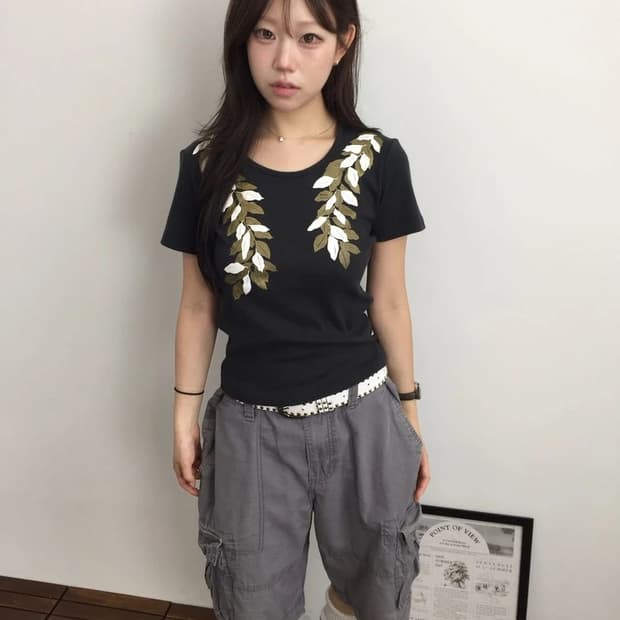 Hula Hawaii Leaf Lei Graphic Tee