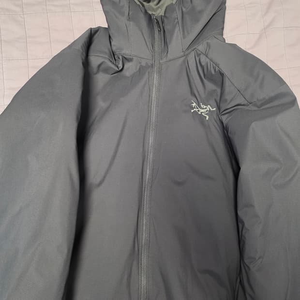 아크테릭스 아톰 블랙 후디 l 