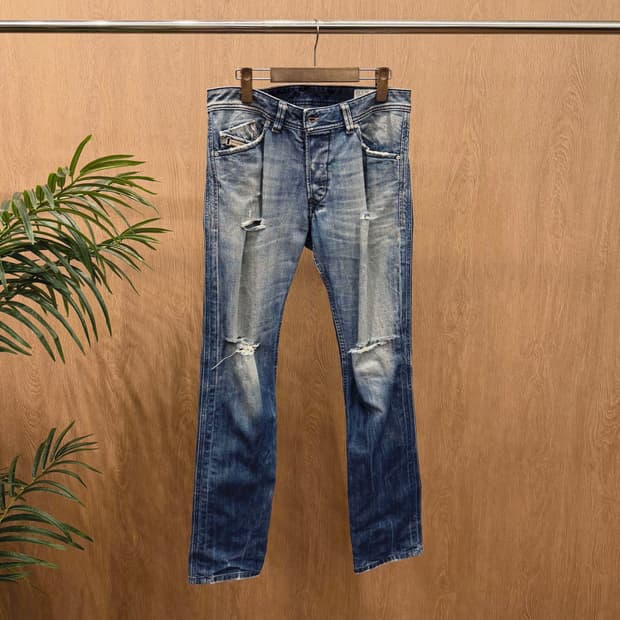 디젤 워싱 디스트로이드 데님 팬츠 워치 포켓 절개 프레이드 디테일 중청