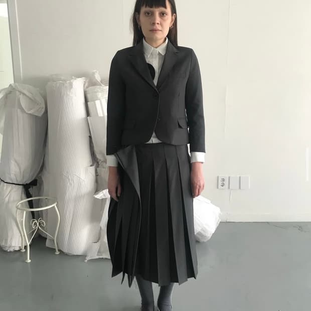 에옹쓰 오프비트 플리츠 스커트