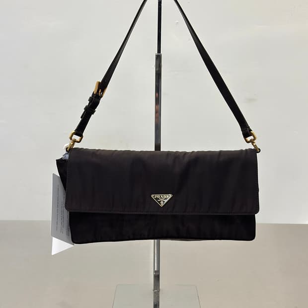 프라다 삼각로고 다크브라운 나일론 플랩 숄더백 