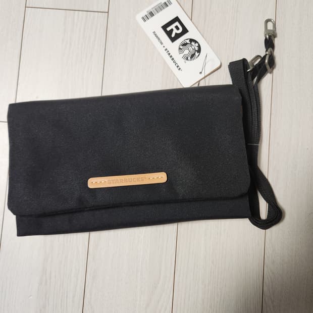 택 새상품)스타벅스 폴더블 크로스백

여러 중고사이트에도 같이 판매하고