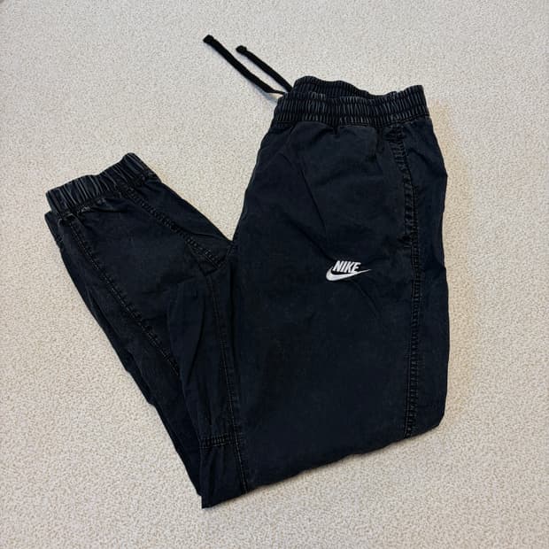 나이키 스우시 클럽 언라인드 우븐 조거 블랙 