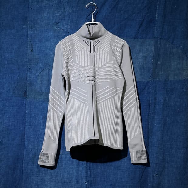 44 ) PRADA Embossed Techno Mock-Neck L/S