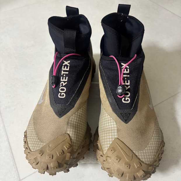나이키 ACG 마운틴 플라이 고어텍스 카키