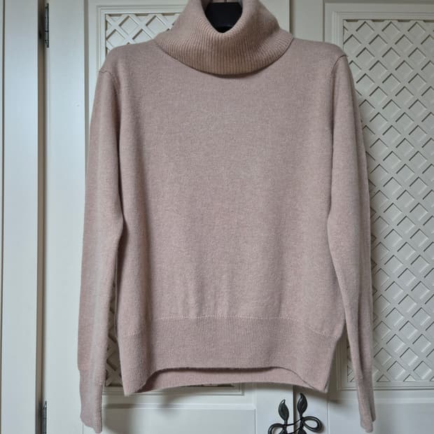 유니클로 캐시미어100% 터틀넥 니트