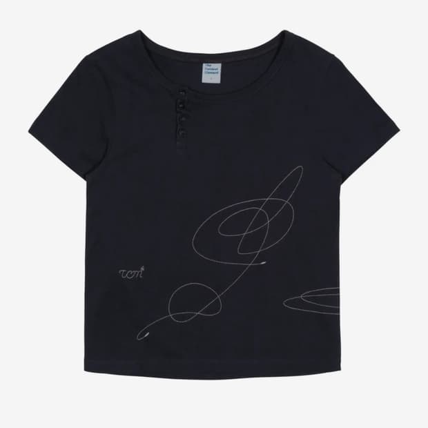 더콜디스트모먼트 TCM stitch side henly neck T