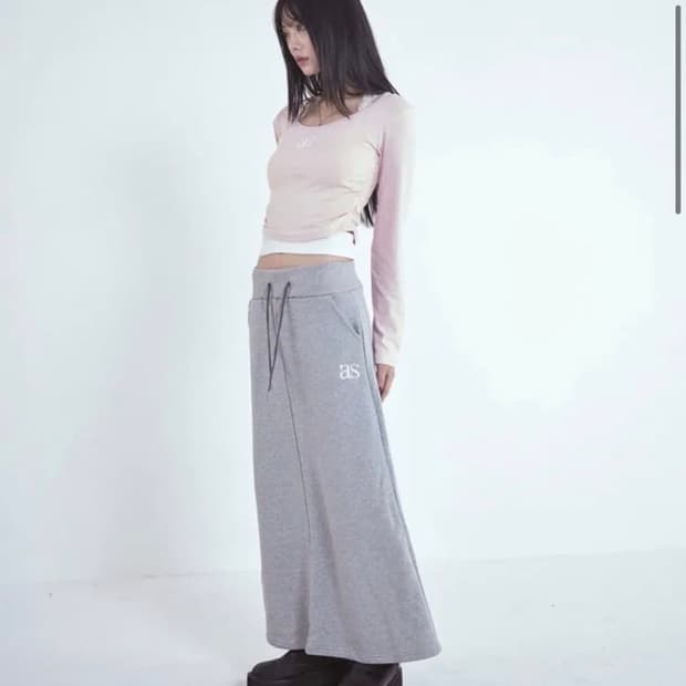 애즈온 트레이닝 롱스커트 그레이