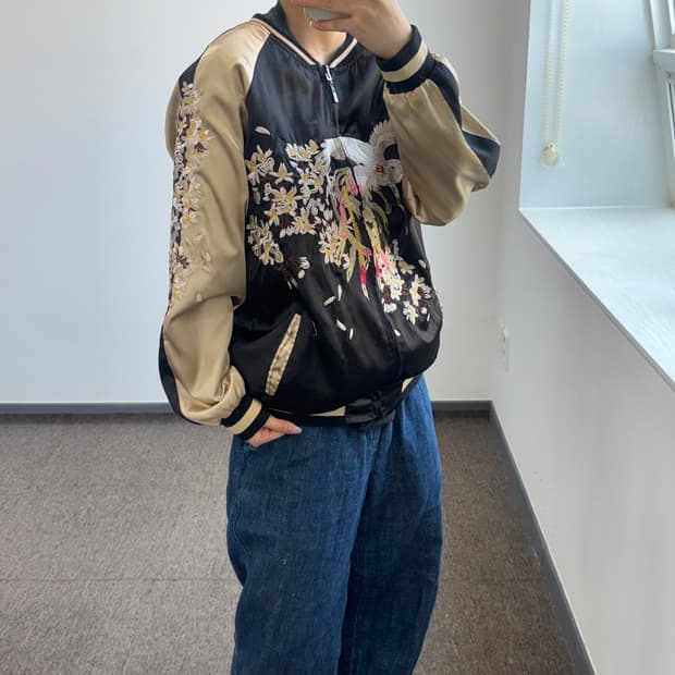 Vintage 블랙 골드 오리엔탈 자수 스카잔