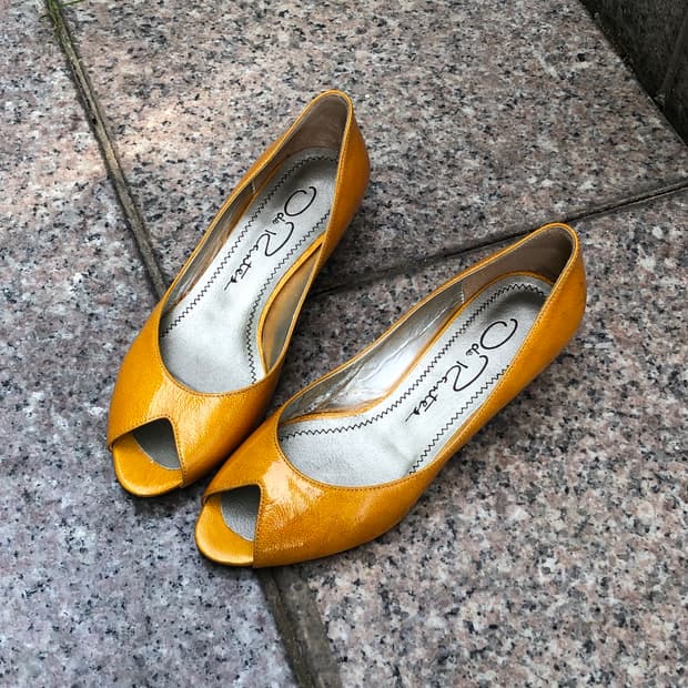 peep-toe pumps