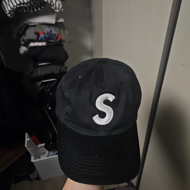 (최저가)슈프림 투톤 S 로고 6-패널 블랙 팝니다. 상태좋음