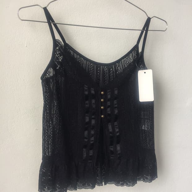 Lace sleeveless