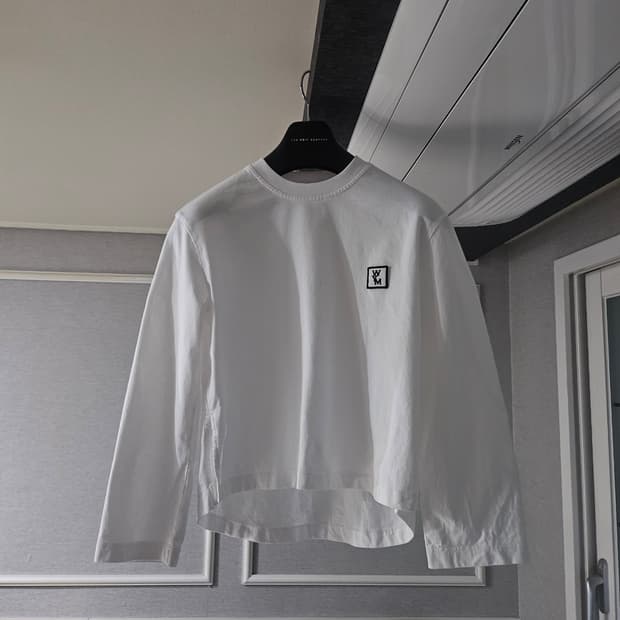 [거의 새것] 우영미 크롭 롱슬리브 티셔츠 34